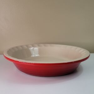 Le Creuset Classic 9" Pie Dish Cerise